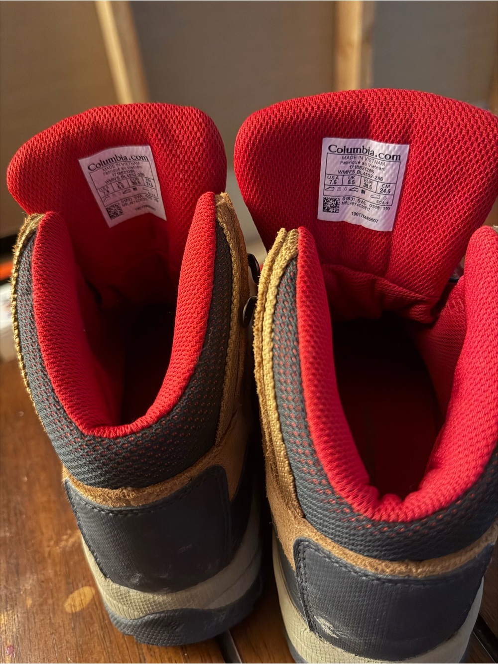 Columbia Tan Suede Hiking Boots with Red Laces - Picture 6 of 8